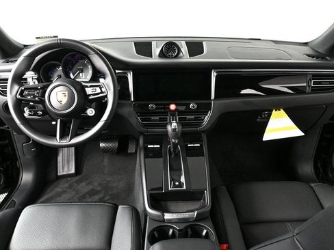 Certified 2026 Porsche Macan AWD/4WD image 19