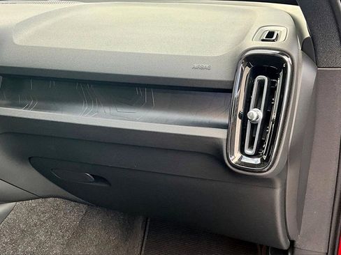 Used 2023 Volvo C40 P8 Recharge Ultimate image 25