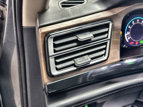 Used 2025 Volkswagen Atlas SE FWD image 15