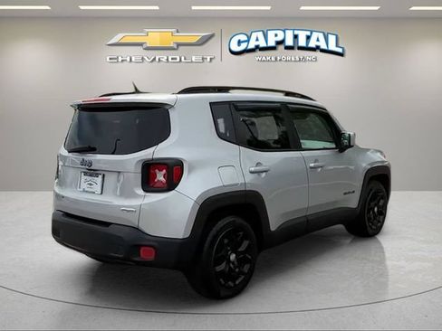Used 2015 Jeep Renegade Latitude FWD image 5