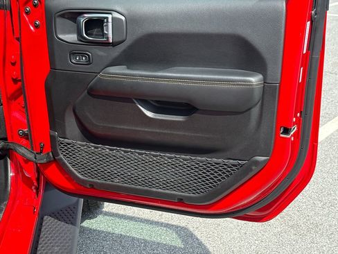 Used 2025 Jeep Wrangler Unlimited Sahara image 14