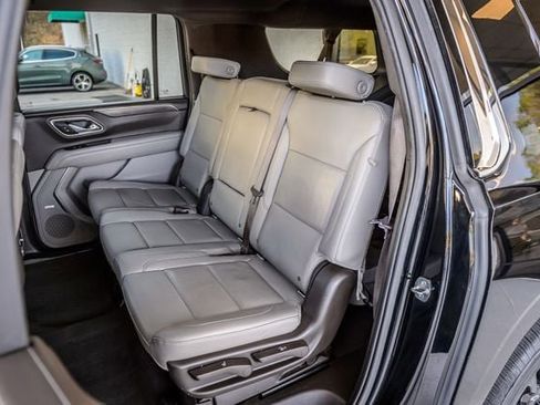 Used 2021 Chevrolet Suburban LT image 41