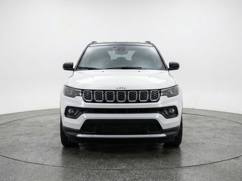 Used 2025 Jeep Compass Limited AWD/4WD image 2