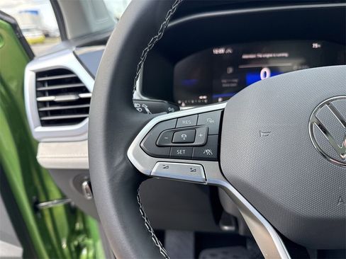 New 2025 Volkswagen Taos SE image 19