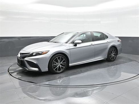 Certified 2023 Toyota Camry SE FWD image 1