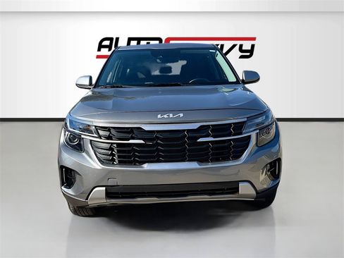 Used 2024 Kia Seltos LX image 2