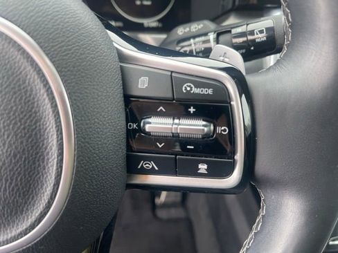Certified 2022 Kia Sorento SX image 10