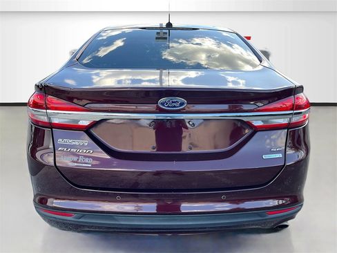 Used 2018 Ford Fusion SE w/ Fusion SE Technology Package image 6