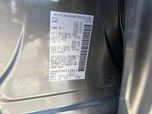 Used 2024 Nissan Titan SV w/ SV Convenience Package image 35