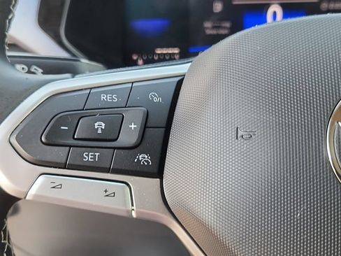 Certified 2023 Volkswagen Taos SE w/ Panoramic Sunroof Package AWD/4WD image 18