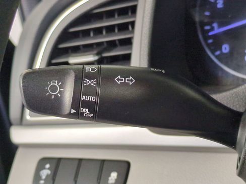 Used 2017 Hyundai Elantra SE image 24