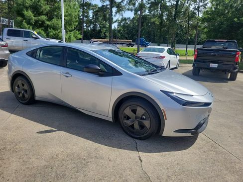 Used 2026 Toyota Prius LE FWD image 10