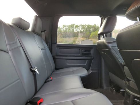 Used 2023 RAM 2500 Tradesman w/ Chrome Appearance Group image 32