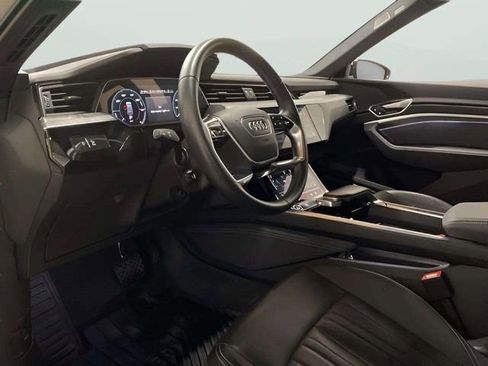 Used 2022 Audi e-tron Premium Plus w/ Premium Plus Package image 31