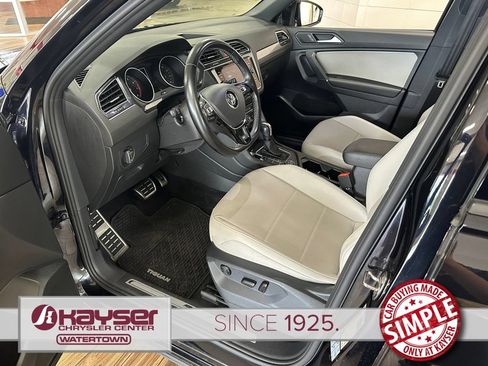 Used 2020 Volkswagen Tiguan SE R-Line AWD/4WD image 9