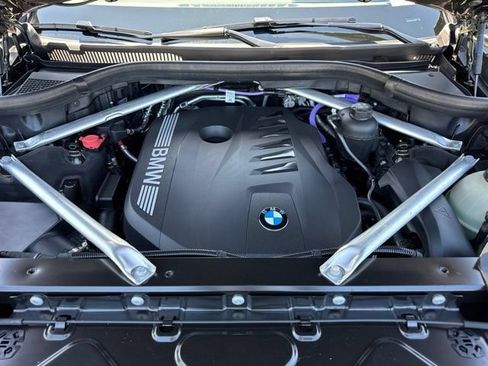 Used 2026 BMW X7 xDrive40i w/ M Sport Package AWD/4WD image 36