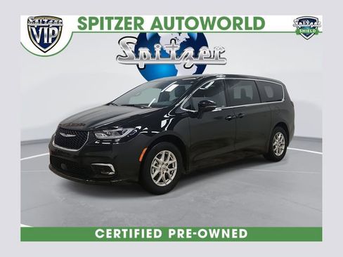 Used 2025 Chrysler Pacifica Select image 1