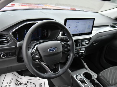 Used 2023 Ford Escape Active w/ Tech Pack #1 AWD/4WD image 14