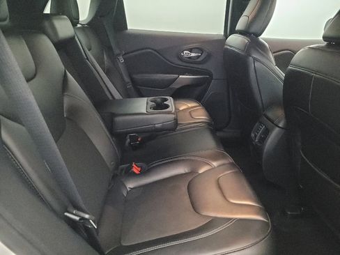 Used 2019 Jeep Cherokee Latitude Plus w/ Comfort/Convenience Group image 19