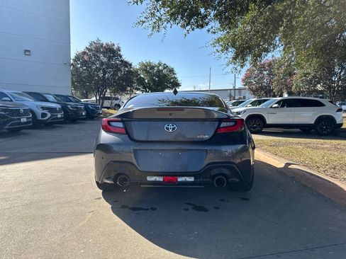 Used 2022 Toyota GR86 RWD image 6