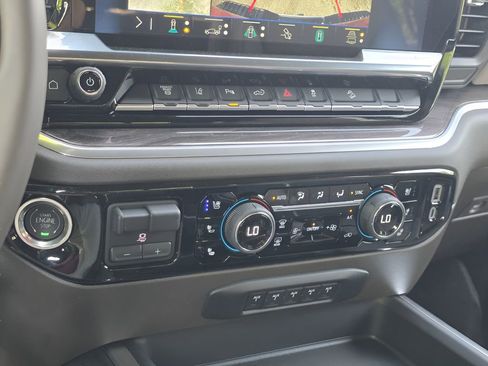 New 2026 Chevrolet Silverado 2500 LTZ w/ LTZ Convenience Package AWD/4WD image 25