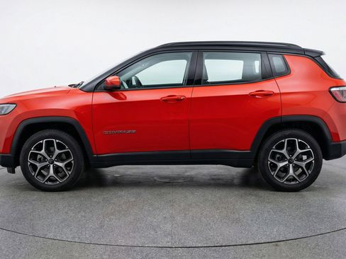Used 2025 Jeep Compass Limited image 5