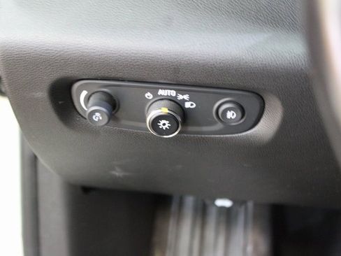 Used 2020 Chevrolet Traverse LT image 14