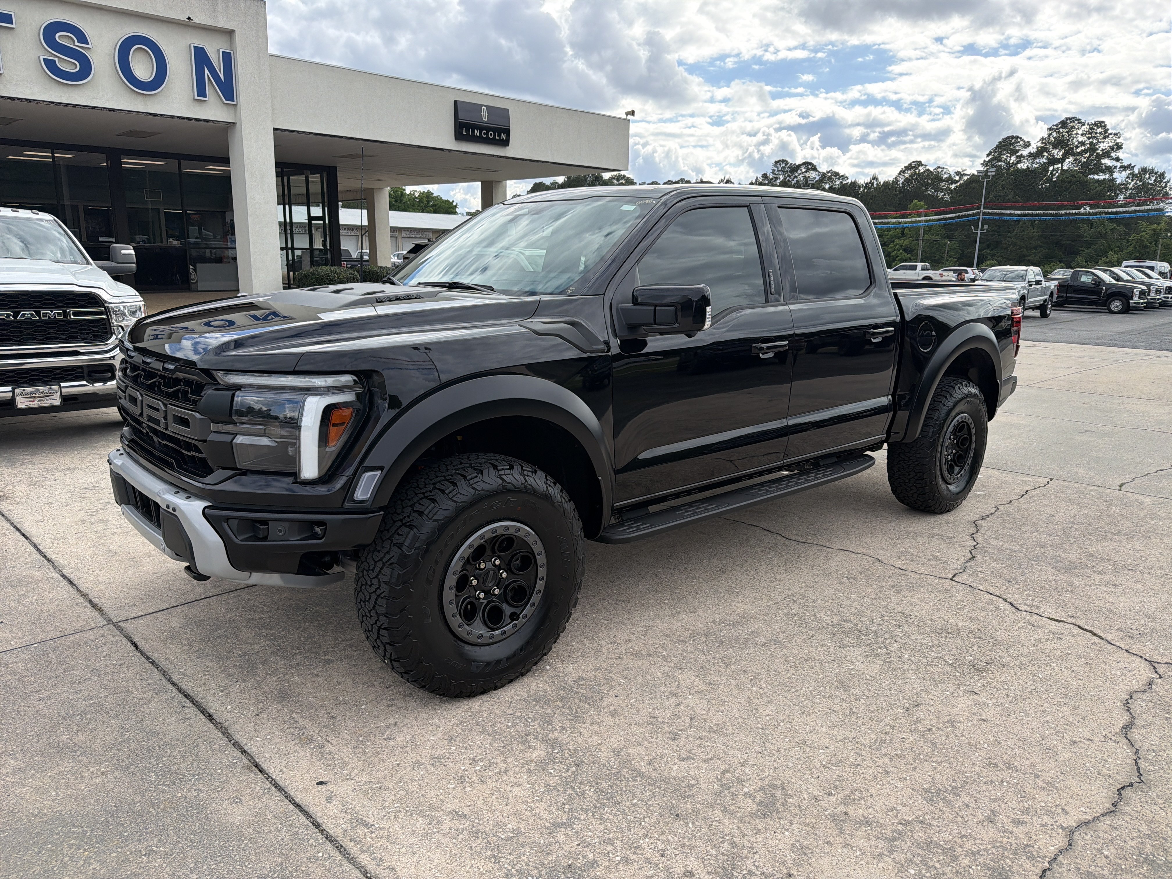 Used 2025 Ford F150 Raptor AWD/4WD image 2