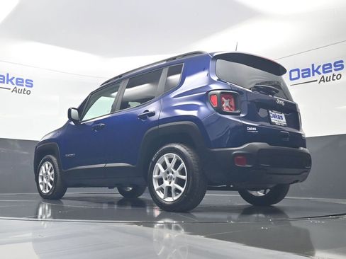 Used 2019 Jeep Renegade Latitude w/ Cold Weather Group FWD image 40