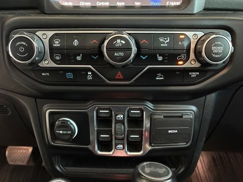Used 2023 Jeep Wrangler Unlimited Sahara w/ Cold Weather Group AWD/4WD image 26