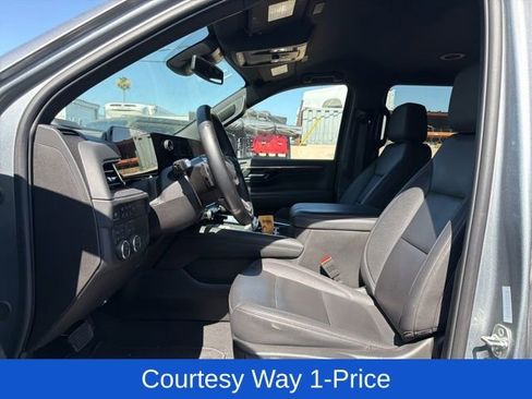 Used 2025 Chevrolet Suburban Z71 AWD/4WD image 9