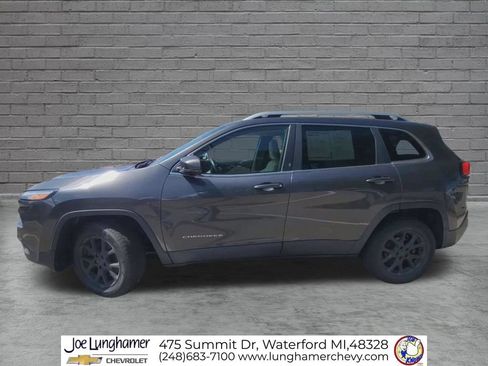 Used 2017 Jeep Cherokee Latitude w/ Safety/Convenience Group FWD image 6