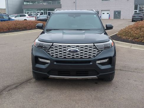 Used 2023 Ford Explorer Platinum w/ Technology Package image 3