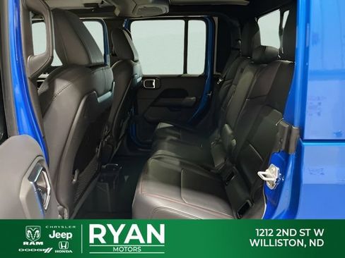 New 2025 Jeep Gladiator Rubicon w/ Convenience Group AWD/4WD image 47