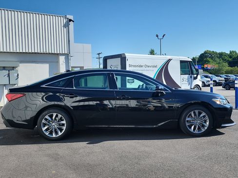 Used 2019 Toyota Avalon XLE w/ Moonroof Package FWD image 6