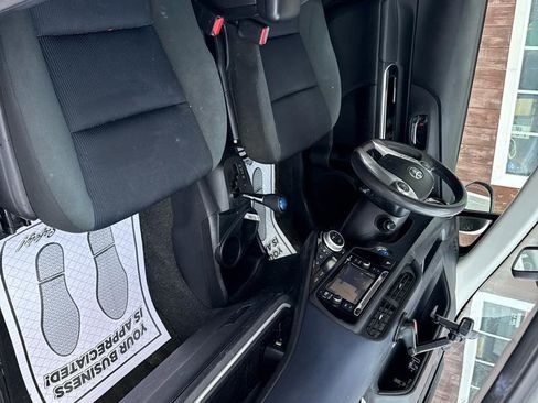 Used 2015 Toyota Prius C Three image 12