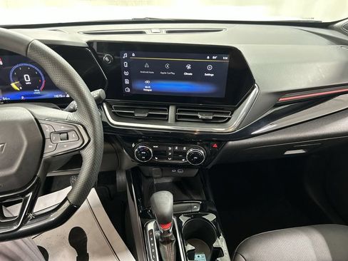 Used 2025 Chevrolet Trax RS w/ Sunroof Package FWD image 18