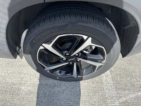 Used 2022 Chevrolet TrailBlazer RS w/ Sun and Liftgate Package FWD image 18