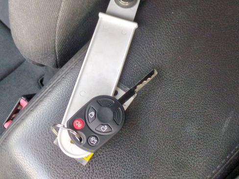 Used 2015 Ford Transit Connect XLT image 31