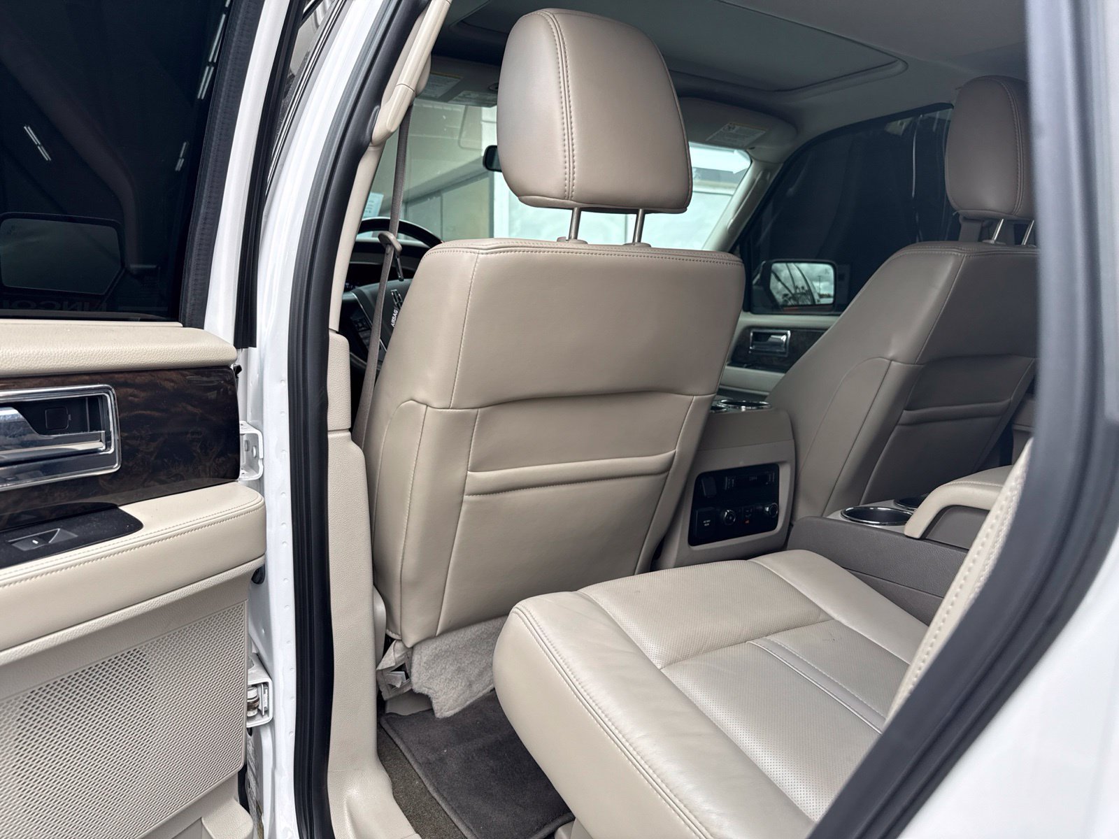 Used 2015 Lincoln Navigator 2WD image 16