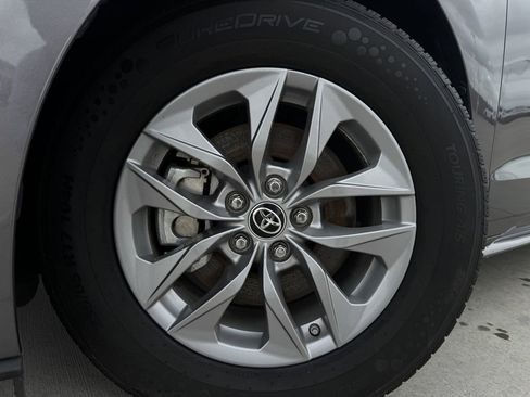 Used 2022 Toyota Sienna XLE FWD image 9
