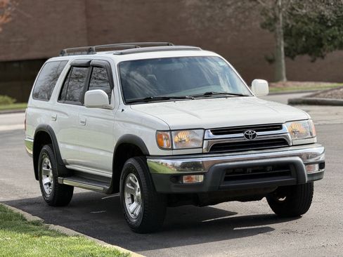 Used 2001 Toyota 4Runner SR5 RWD image 3