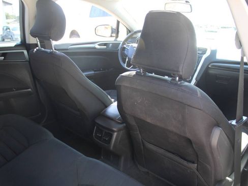 Used 2015 Ford Fusion SE w/ Equipment Group 201A FWD image 10