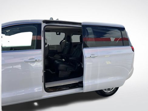 Used 2024 Chrysler Pacifica Touring-L FWD image 42