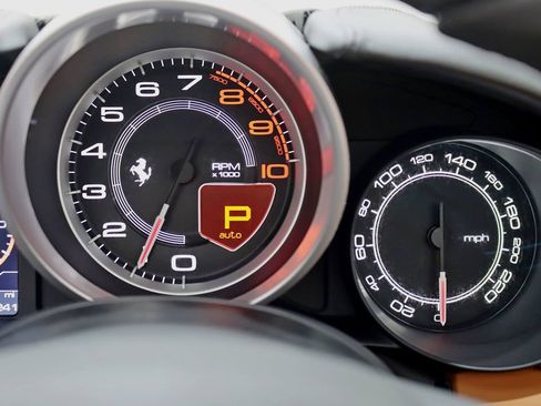 Used 2016 Ferrari California T RWD image 19