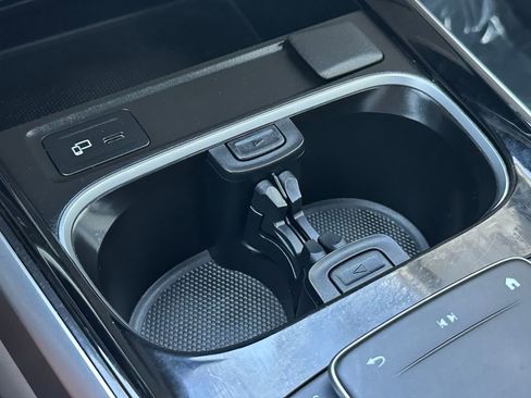 Used 2023 Mercedes-Benz GLB 250 4MATIC w/ Premium Package image 60