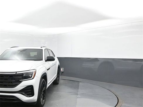 New 2025 Volkswagen Atlas Cross Sport SEL R-Line image 30