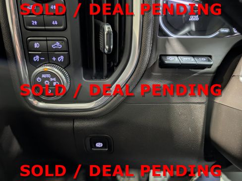 Used 2020 GMC Sierra 2500 Denali w/ Denali Ultimate Package AWD/4WD image 25