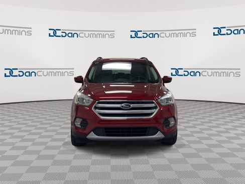 Used 2017 Ford Escape SE w/ Equipment Group 201A FWD image 3