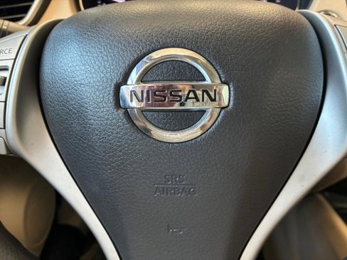 Used 2016 Nissan Rogue SV image 19